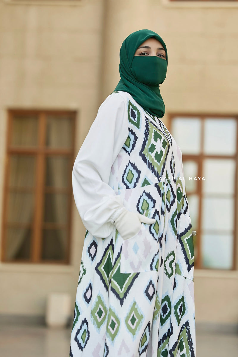 Reema Green & White  Print Dress In Classic Style - Side Pockets